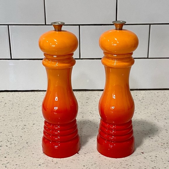 Promo Le Creuset Salt And Pepper Mill In Volcanic Orange Lada Garam Grinder Diskon 23% Di Seller